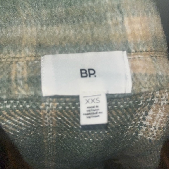 Green Women’s Flannel Jacket - Picture 3 of 3